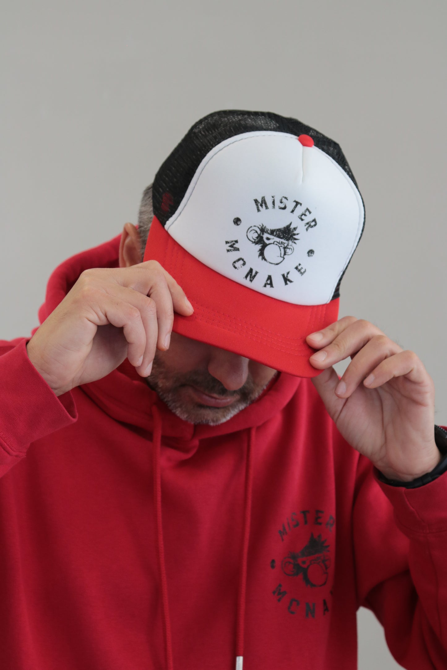 Gorra negro,rojo y blanco "Sello Desgastado"